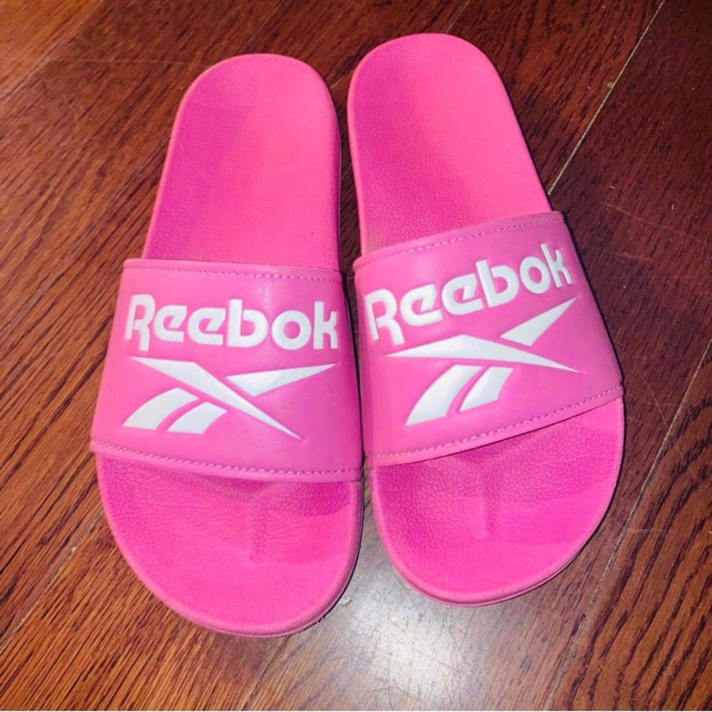 Girls Reebok slides sz 2